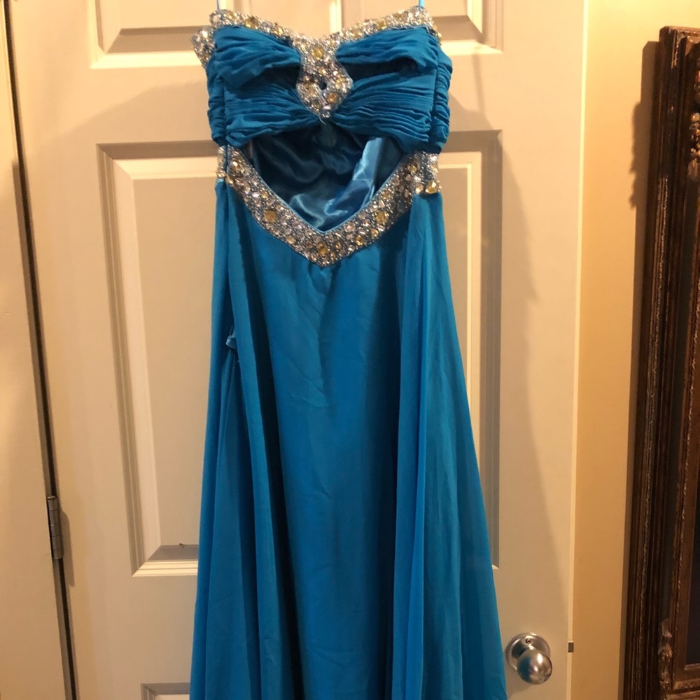 Ball gown - Picture 3 of 8